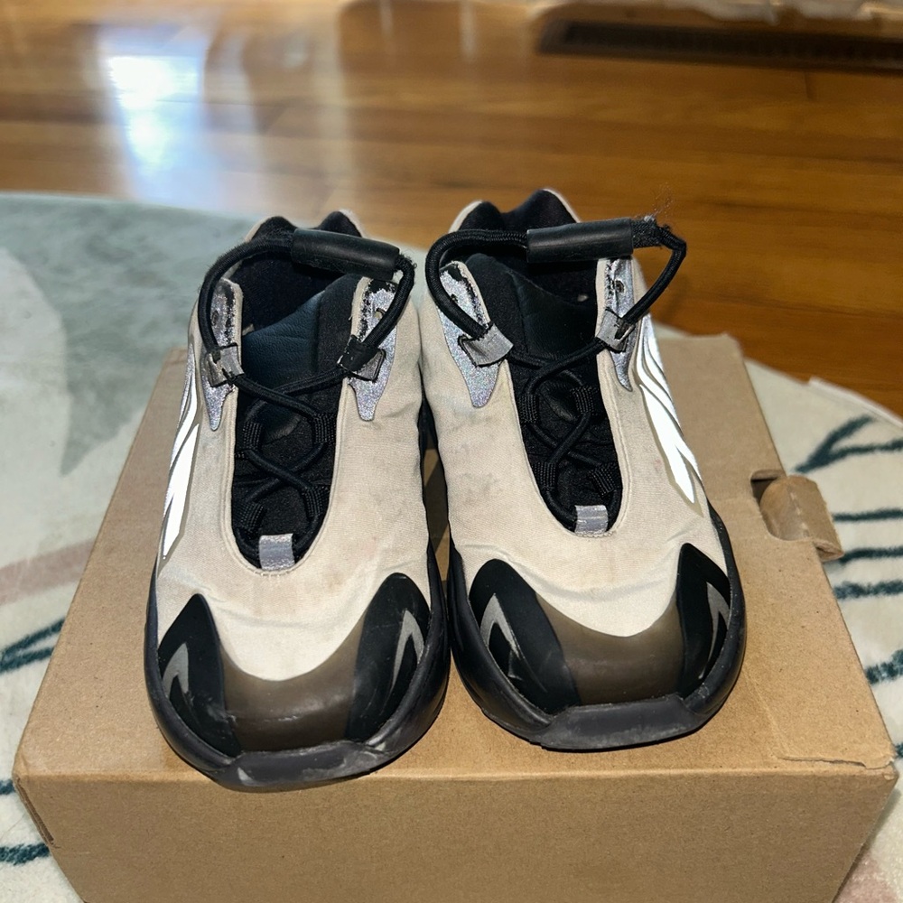 Yeezy 700 MNVN infants 6k